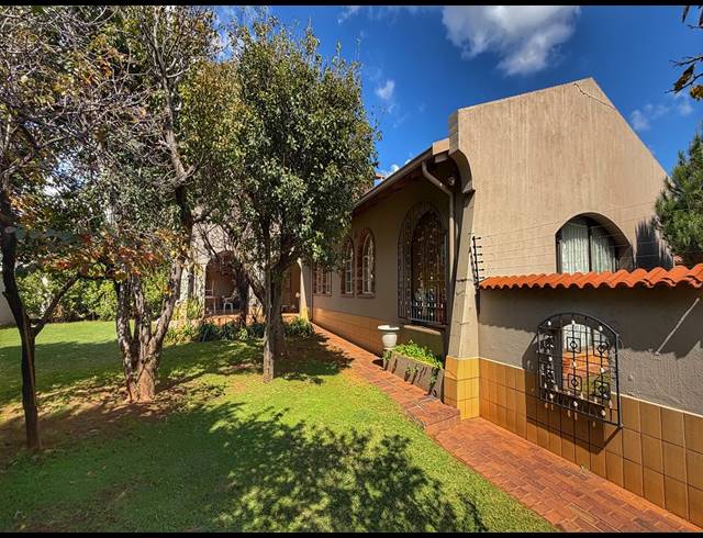 5 BEDROOM HOUSE FOR SALE IN THE HILL